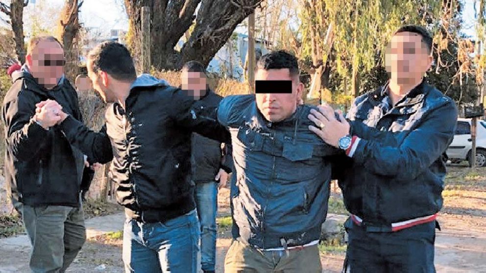 Así fue trasladado el autor del tremendo homicidio.