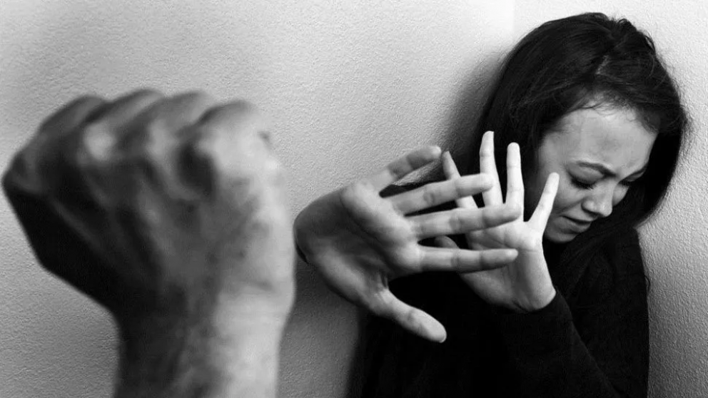 A través de la línea, las mujeres pueden ser asistidas por personal capacitado.