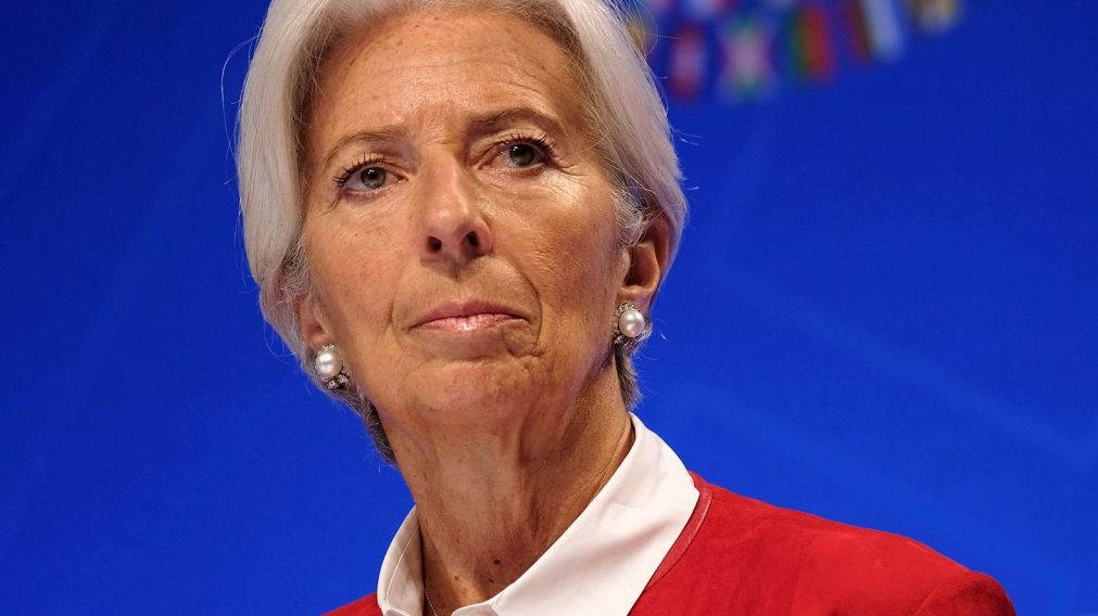 Lagarde ser� la primera mujer que no es economista y va a presidir el Banco Central Europeo.