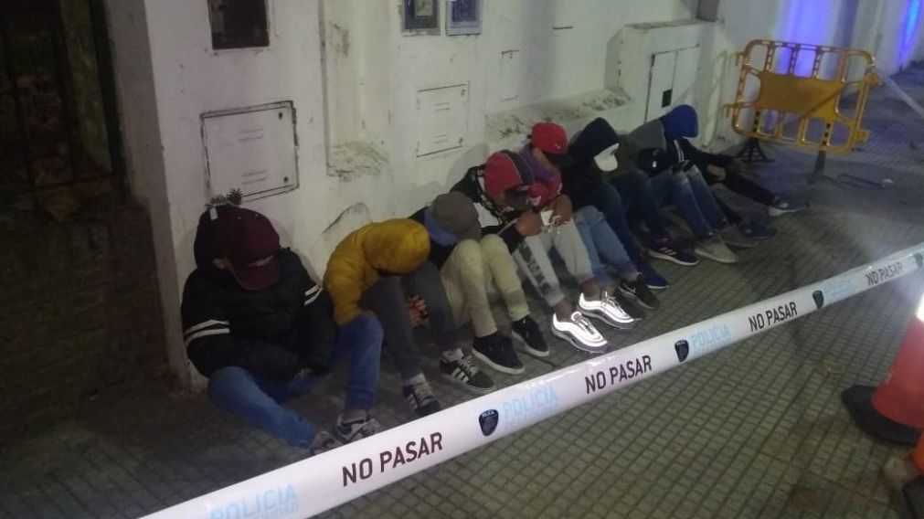 Sólo uno de los ocho menores quedó detenido.