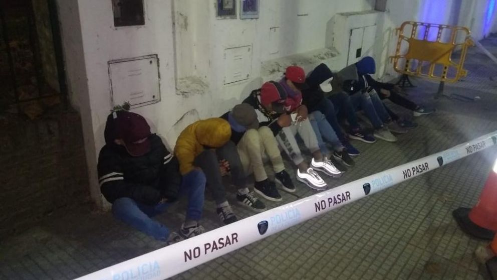 Sólo uno de los ocho menores quedó detenido.