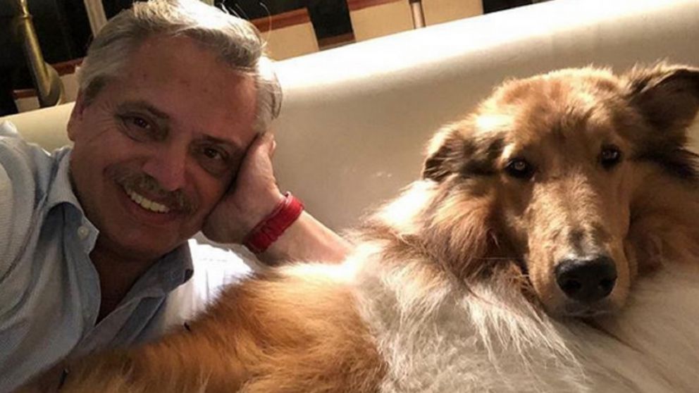 Alberto Fernández junto a Dylan.