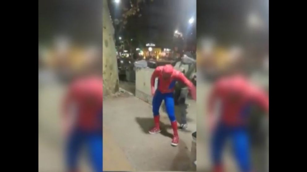 El ataque quedó registrado en un video.