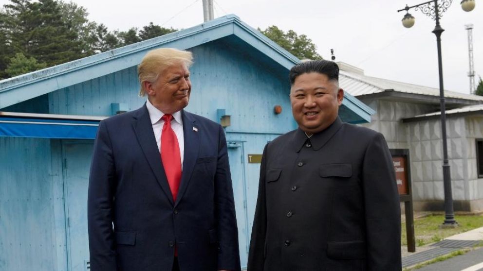 Trump mantuvo un sorpresivo encuentro con el líder comunista (Gentileza AP).