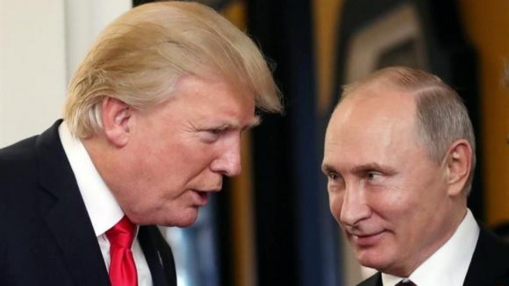 Vladimir Putin y Donald Trump en la ciudad japonesa de Osaka. (Archivo)