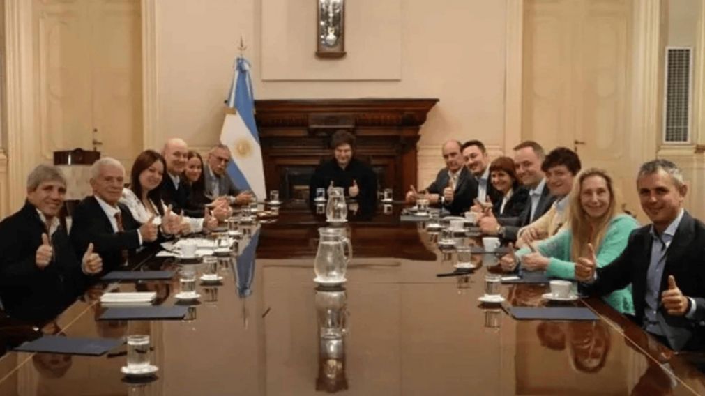 Javier Milei se reunió y almorzó con su gabinete en la Casa Rosada.