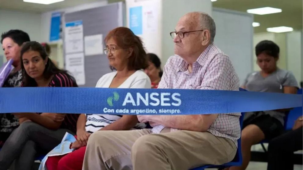 En septiembre 2025, los jubilados de la ANSES que superan la m�nima reciben su bono proporcional y el pago total de sus haberes (Imagen ilustrativa).