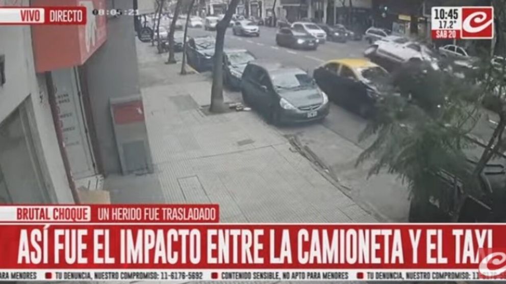 Así ser produjo el choque entre la camioneta y el taxi (Captura de TV).