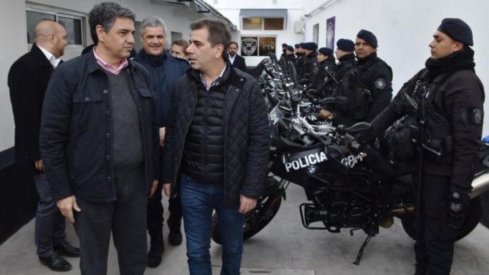 Jorge Macri y Cristian Ritondo durante su recorrida por el GPM de Vicente López.