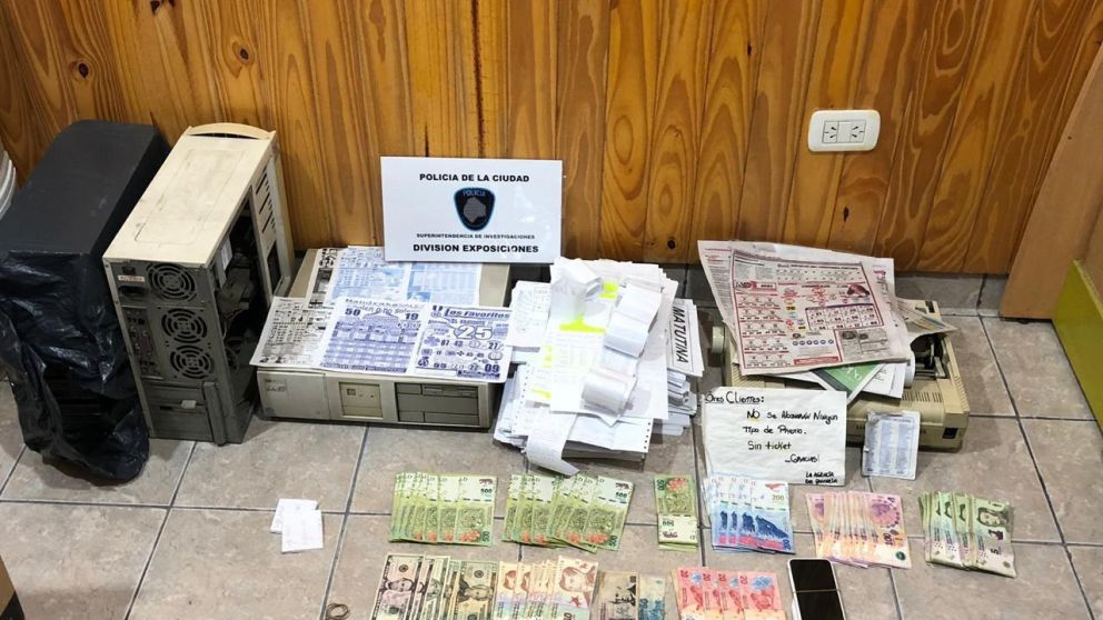 Se secuestraron casi 30 mil pesos, moneda extranjera y gran cantidad de documentación.