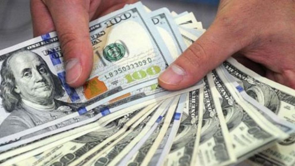 La moneda estadounidense operó con volatilidad en el mercado.