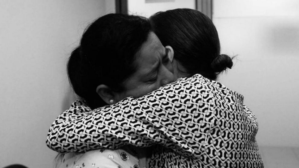 La madre del migrante fallecido fue atendida por la Cancillería de El Salvador.