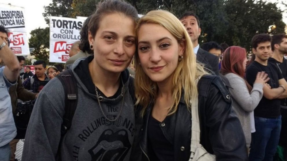 Mariana Gómez junto a su esposa, Rocio Girat.