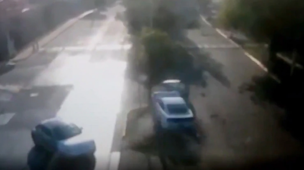 Momento en que el auto de Maleck impacta con el de sus víctimas (Imagen: captura de video).