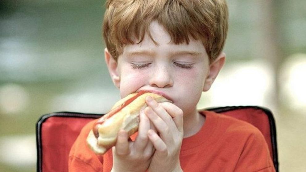 El chico se atragantó casi en el primer bocado (Foto ilustrativa).