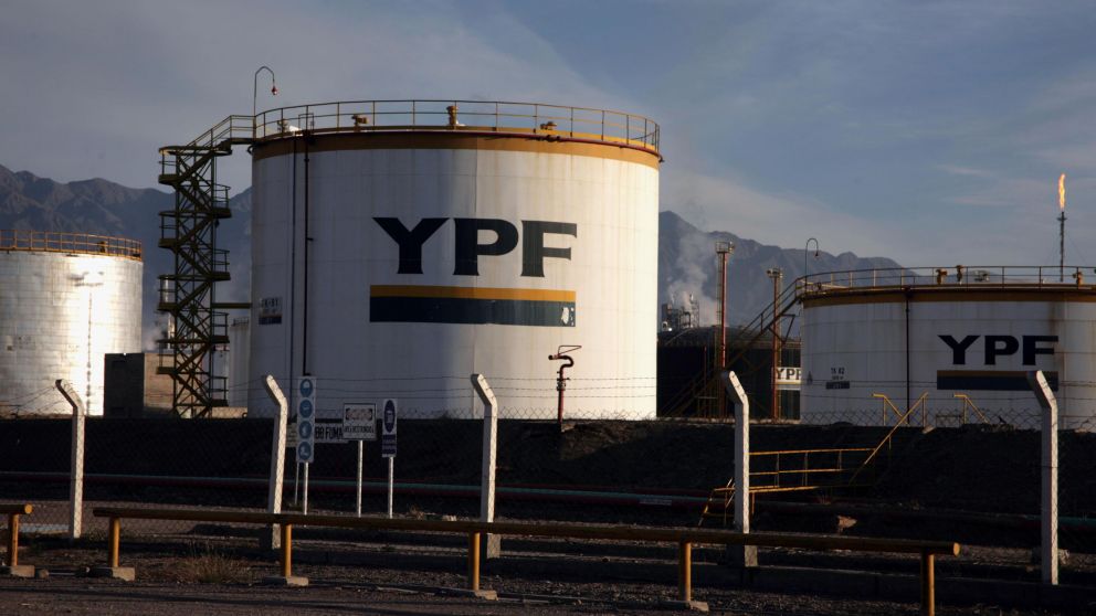 La refinería de YPF en Luján de Cuyo, Mendoza.
