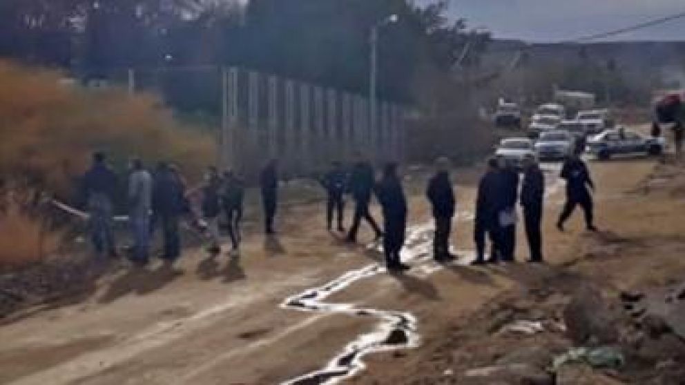 Los hijos de la víctima fueron encontrados en su casa, solos, y llorando.