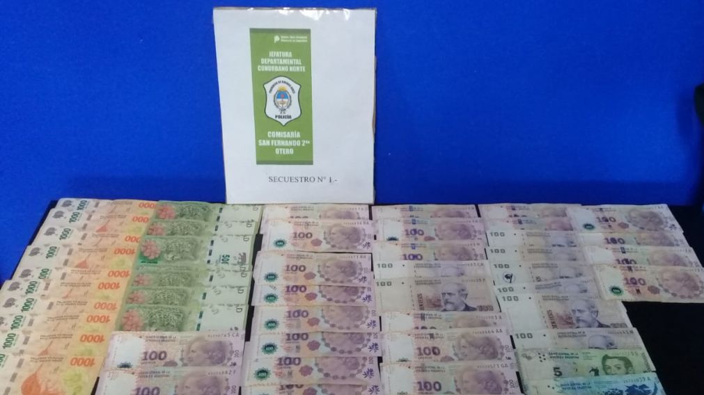 Parte del dinero que fue recuperado por los efectivos de la Comisaría 2da. de San Fernando.