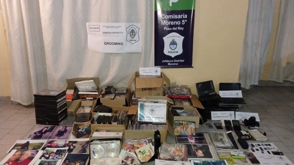 Estos son los diversos objetos que fueron incautados en poder del despreciable individuo.