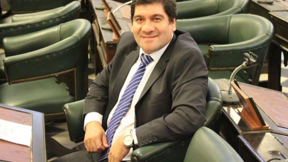 El mandato de Suárez estaba vigente hasta el 2022.