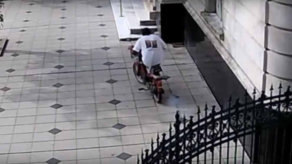 El detenido escapó en moto del lugar (Imagen ilustrativa)