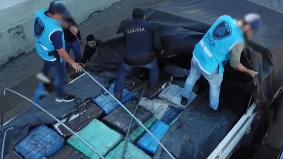 Hay cuatro detenidos por el operativo.