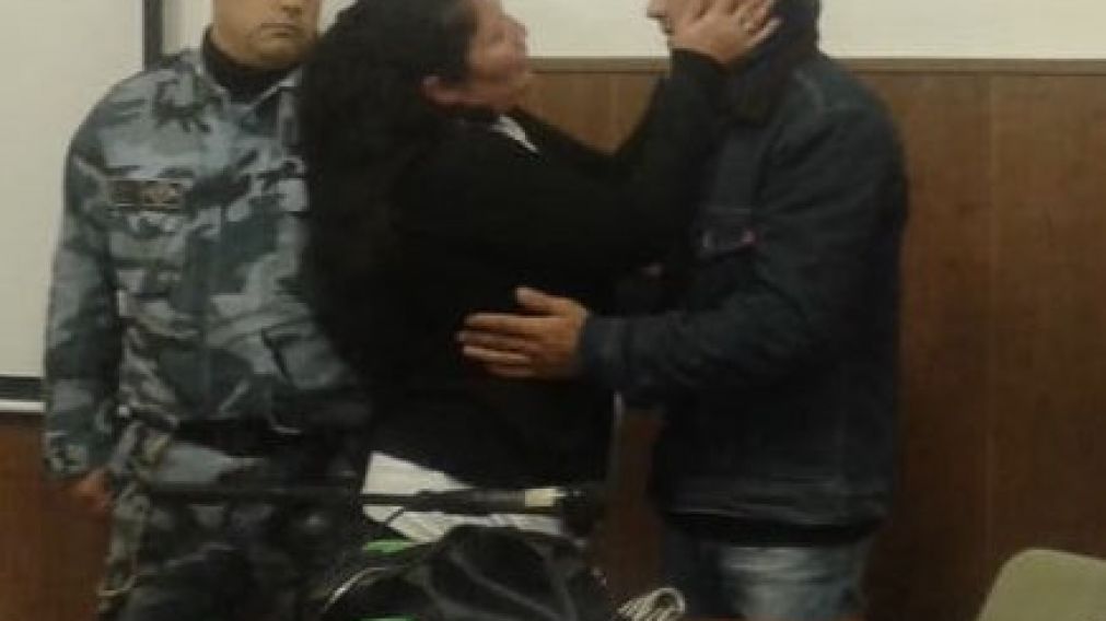 El gesto de la madre emocion� a todos los presentes. 