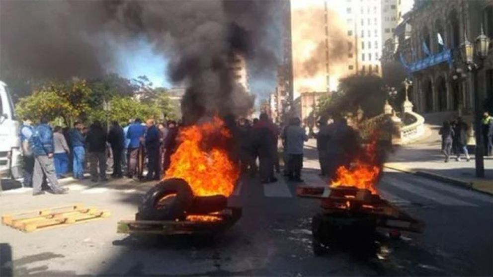 Directivos señalan que la situación de quiebra se desató tras dos años de caída constante en las ventas.