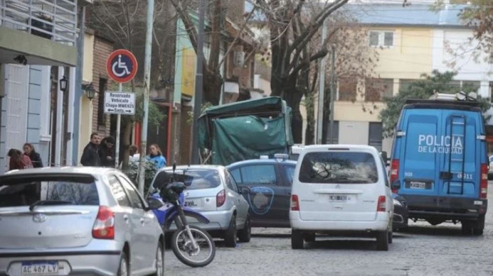 El cuerpo de Lourdes fue encontrado en C�spedes al 2900, junto a un contenedor de basura. 