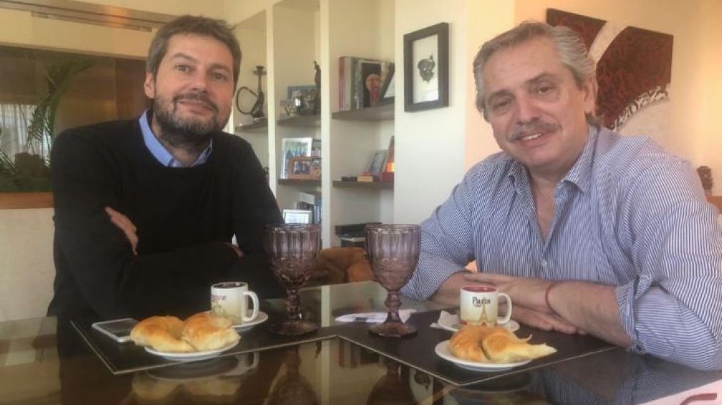 La im�gen que comparti� Fern�ndez de su reuni�n con Lammens (Twitter). 