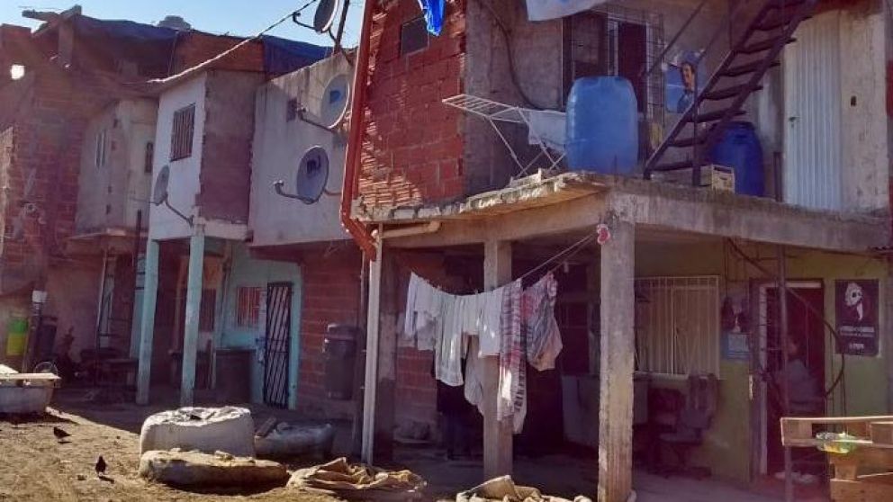 El asentamiento Rodrigo Bueno se construyó al lado de la Reserva Ecológica (Google Street View).