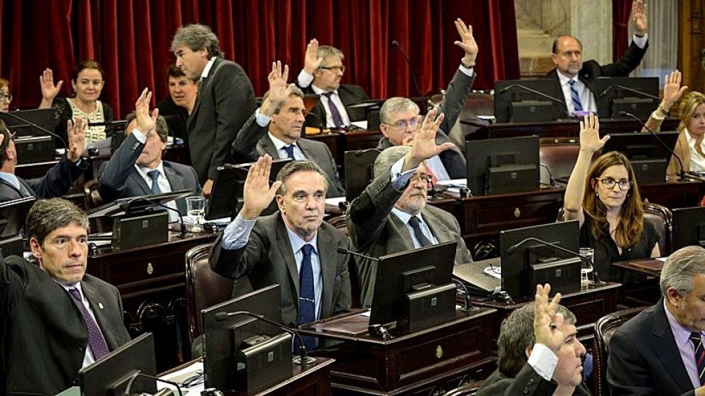 Tras la renuncia de Pichetto, deben definir quien será el jefe del bloque peronista en el Senado.