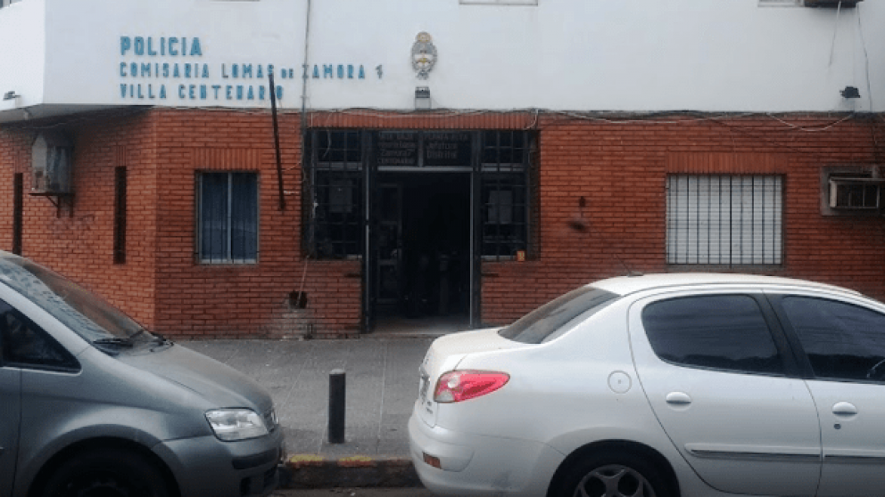 Un subinspector de esta comisaría, arrestado por el robo.