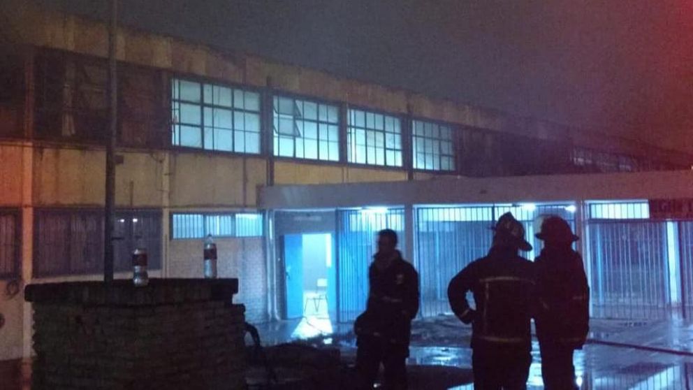 Los bomberos actuaron rápidamente y lograron apagar el fuego.