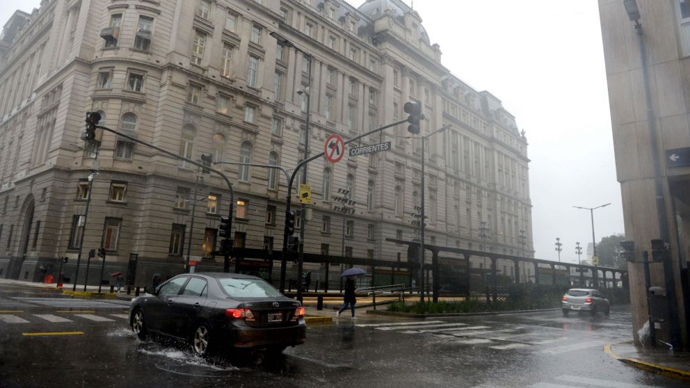La mayoría de las líneas de subte no funcionan y siguen las complicaciones en los ramales de trenes. (Crónica/Hernán Nersesián)