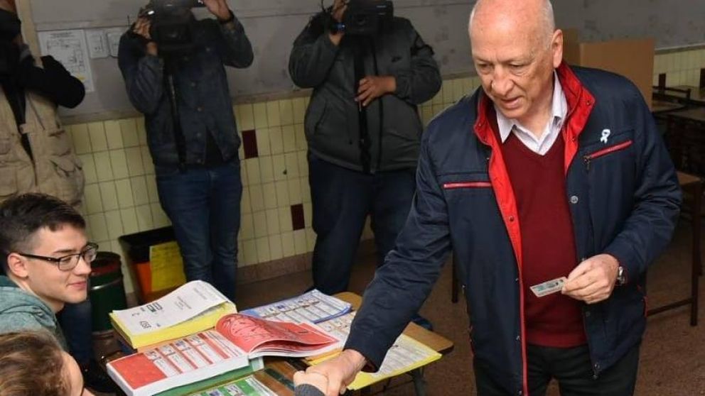 Antonio Bonfatti votó a oscuras en Rosario (Foto: @AntonioBonfatti)