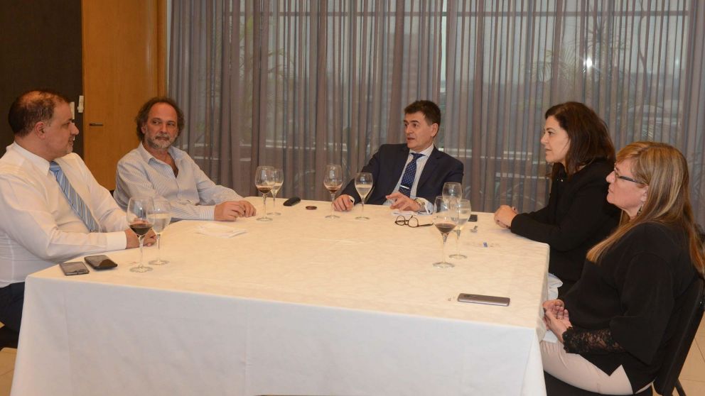 Nuevo intercambio de ideas entre invitados y autoridades del grupo Crónica (Hernán Nersesian - Diario Crónica)