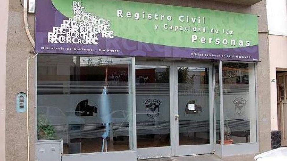 El joven pudo cambiarse el apellido luego de hablar con la justicia.