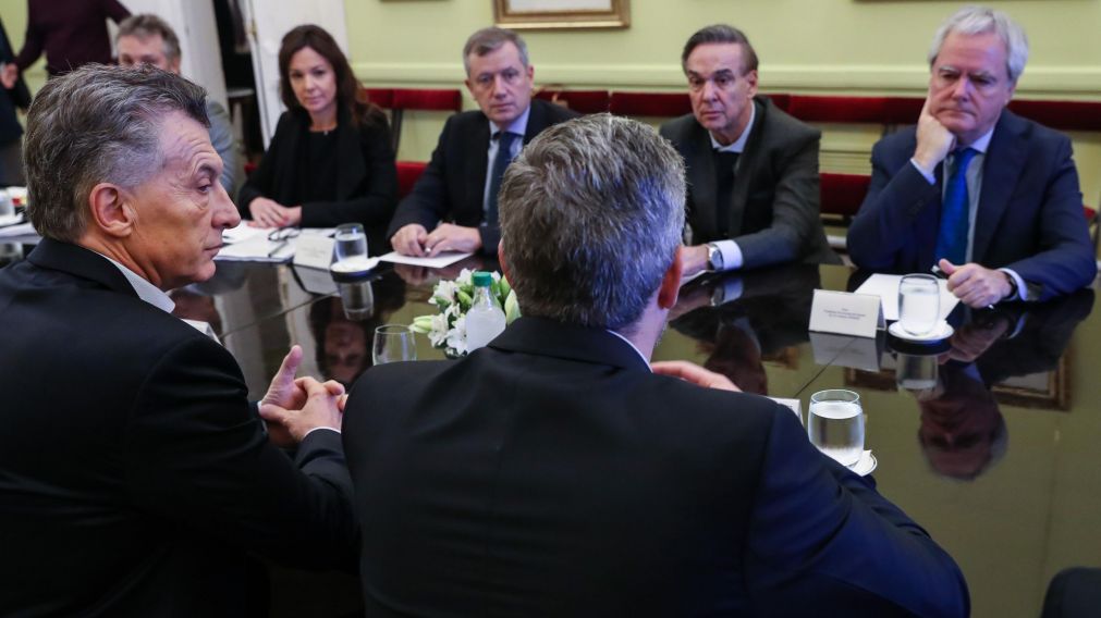 El candidato a vicepresidente ingresó a la reunión junto al jefe de Gabinete, Marcos Peña (Presidencia).