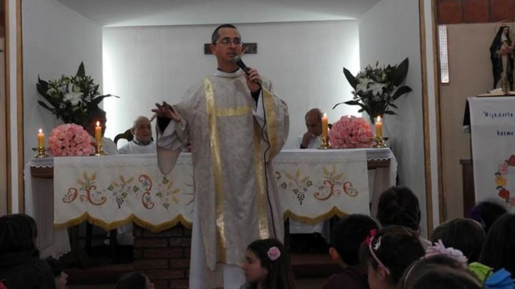 El diácono presentaba cortes en todo el cuerpo.