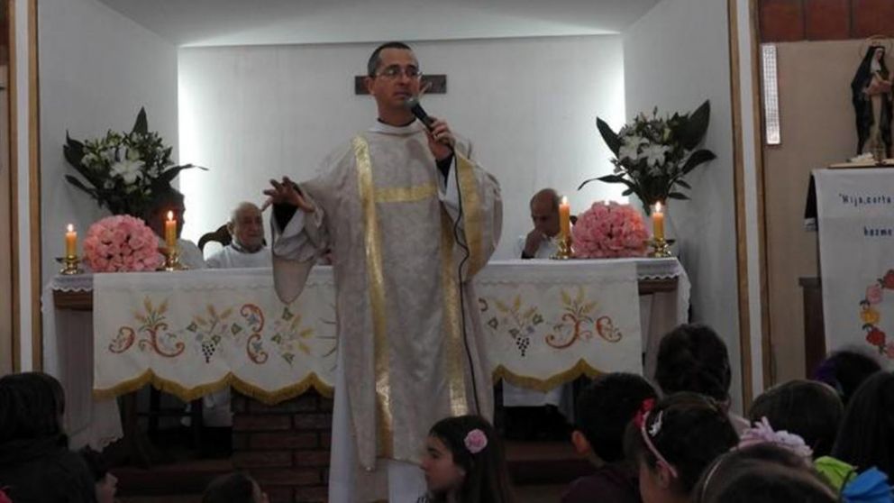 El diácono presentaba cortes en todo el cuerpo.