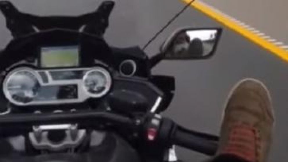 La imprudencia le costó caro. (imagen Youtube).