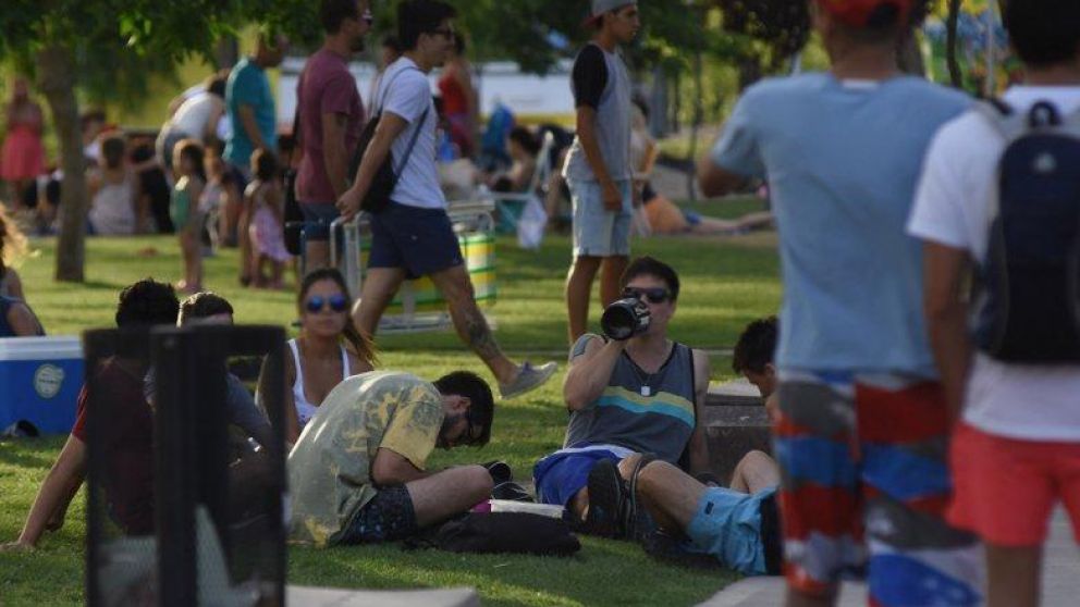 Advierten sobre los peligros de la "barra y canilla libre".