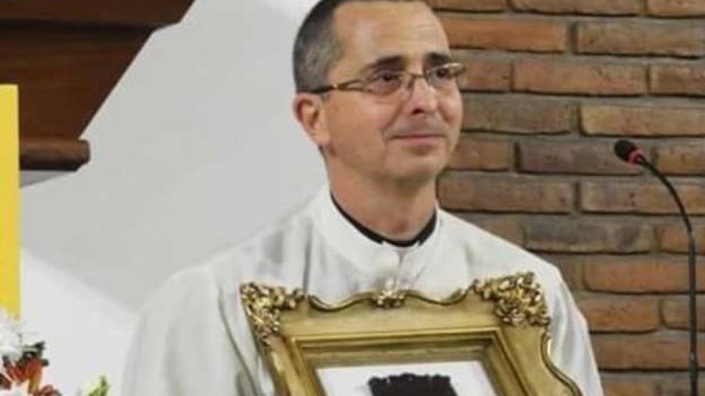 El diácono fue salvajemente asesinado.