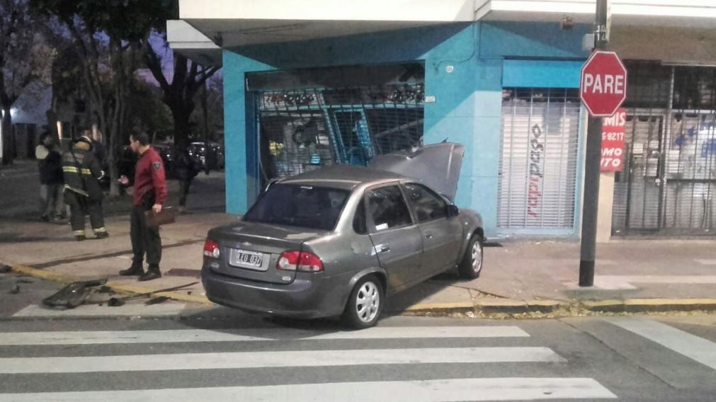 Ambos conductores fueron hospitalizados por politraumatismos.