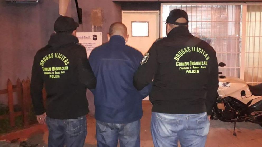 Así trasladaban al criminal.