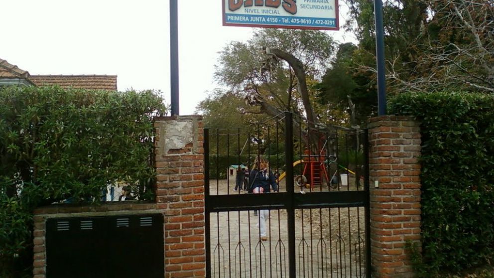 El robo ocurrió a las siete de la mañana, cuando los empleados ingresaban a la institución educativa.
