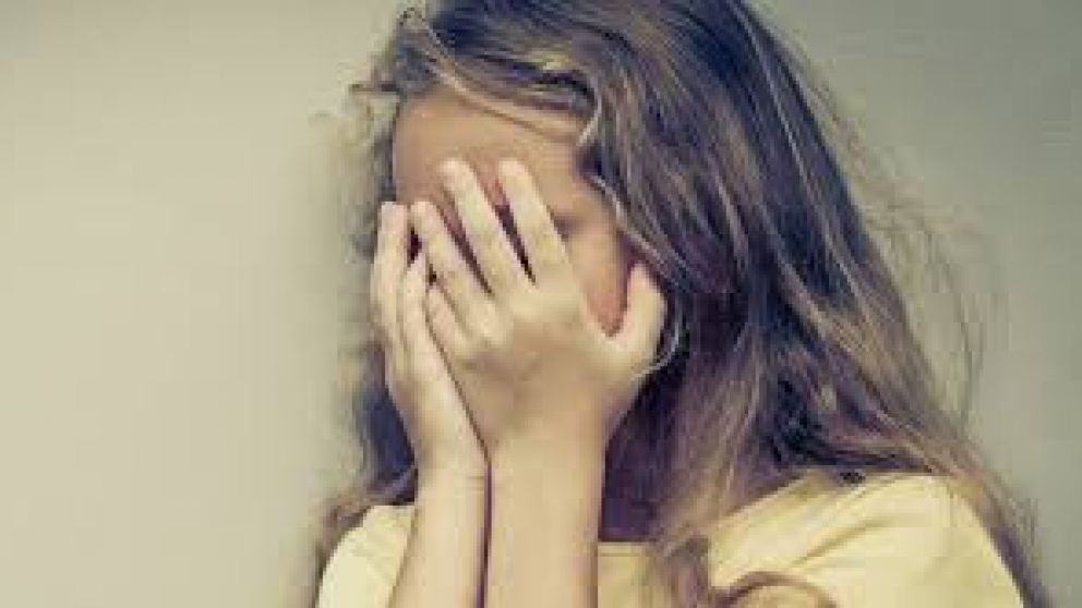 La pareja le decía a las víctimas: “mirá, esto se hace así”. (Imagen ilustrativa)