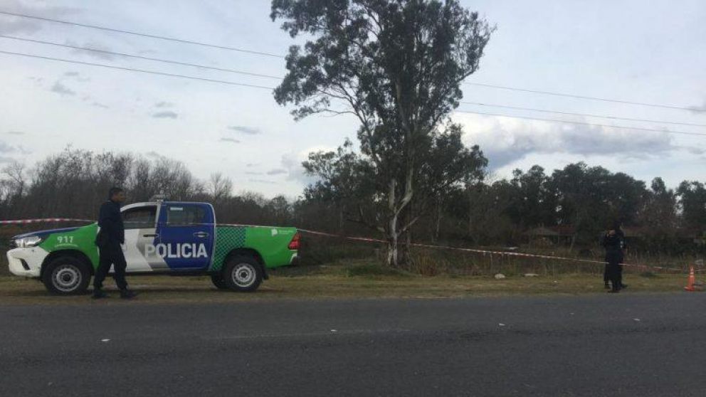 El cuerpo se encontraba flotando en una zanja semicubierta de vegetaci�n.