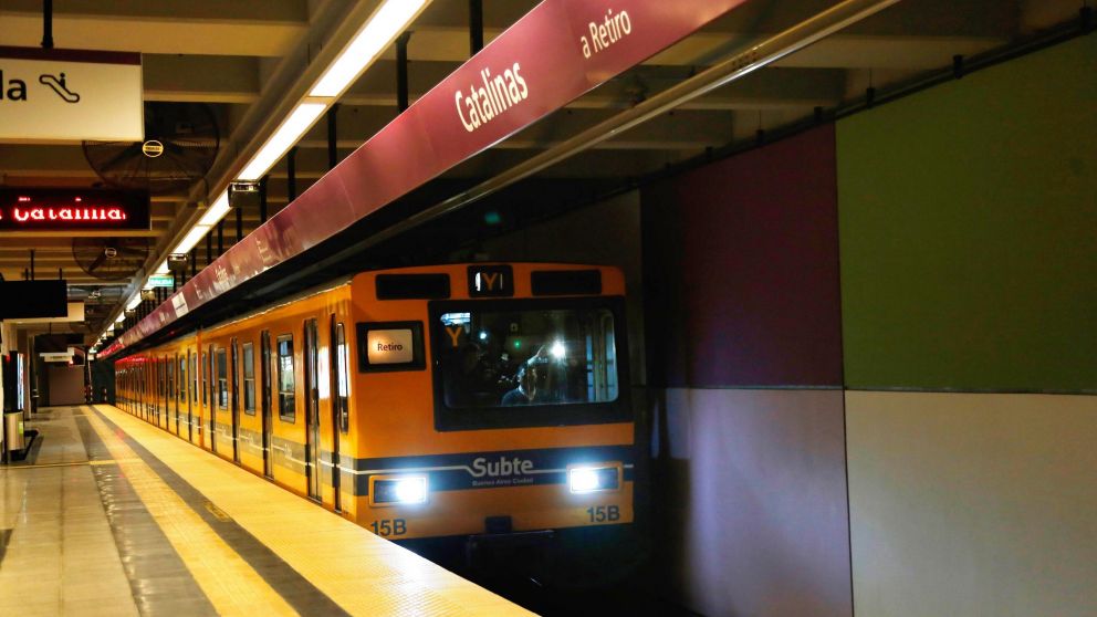 Catalinas, una de las flamantes estaciones de la línea E. (Hernan Nersesian-Diario Crónica)